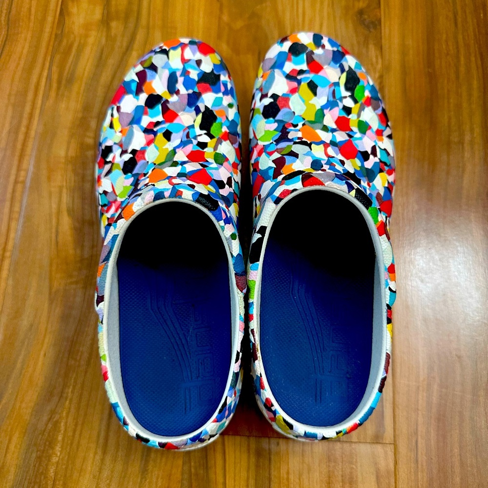 Gently worn Women's Dansko Kaleidoscope
Kane Mule